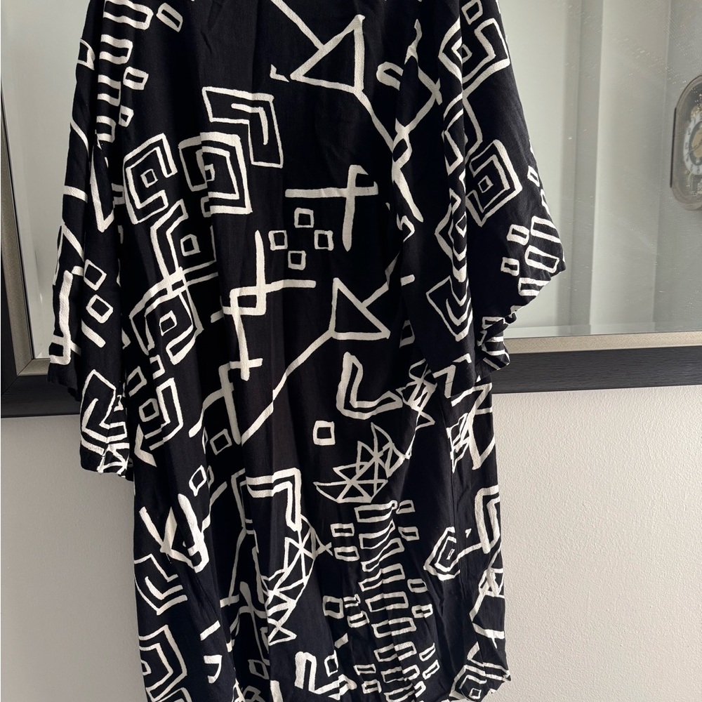 Anthropologie Black and White Abstract Kimono